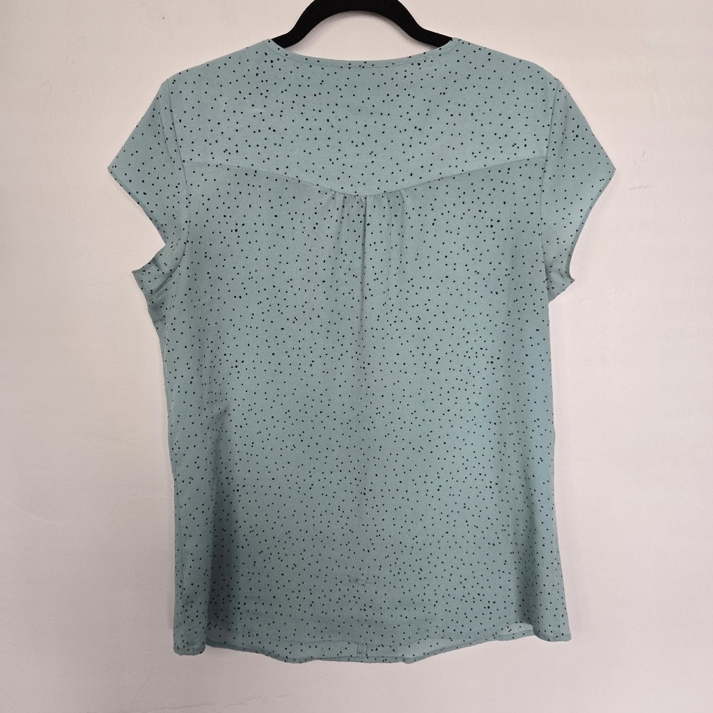 Croft & Barrow Women's Medium Blue Polka-Dotted Blouse - Picture 2 of 7